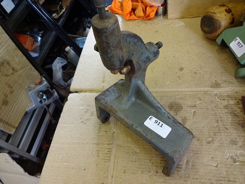 Lathe travelling steady